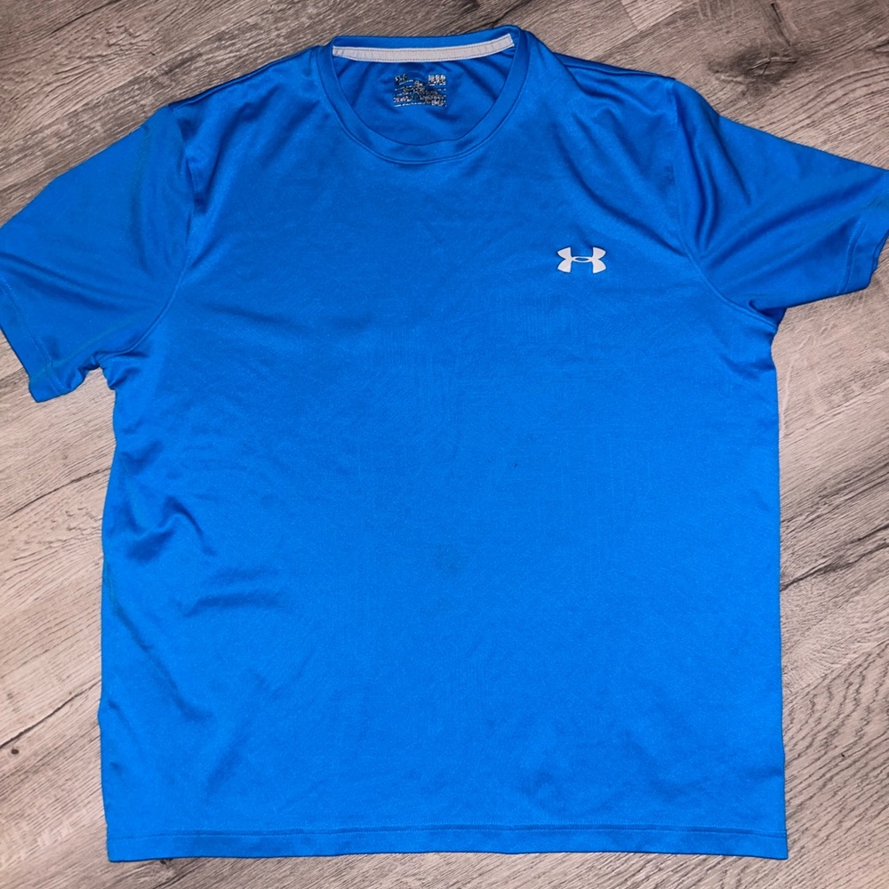 UNDER ARMOUR ATHLETIC SHIRT